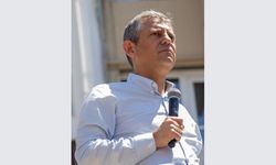 Özel, Kadıköy’de Cumhuriyet Yürüyüşü’ne katıldı