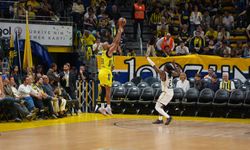 Fenerbahçe, Olympiakos deplasmanında geri döndü: 64-61