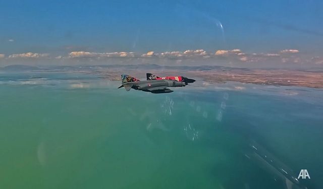 VİDEO | Türk ve İngiliz hava kuvvetleri komutanları Konya’da uçtu
