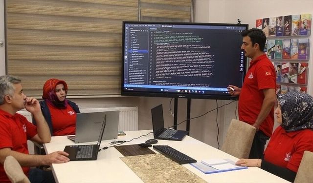 Öğretmen ailesinin sohbeti TEKNOFEST ödüllü yapay zeka projesine dönüştü
