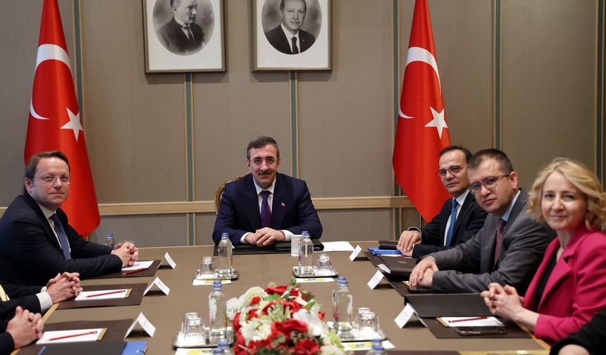 Yılmaz, fon sorularını pazartesi AA’da yanıtlayacak
